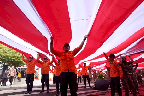 Personel BPBD Makassar Turut Semarakkan Upacara HUT RI