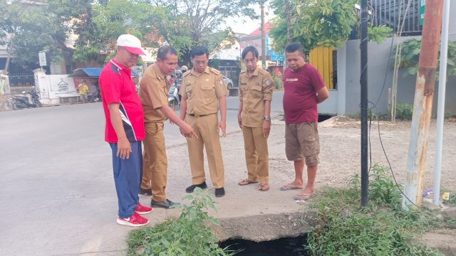 Camat Biringkanaya Keliling Wilayah Pantau Drainase