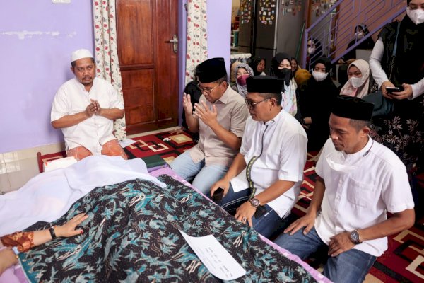 Sekdis Pendidikan Makassar Berduka, Wali Kota Danny Melayat di Rumah Duka