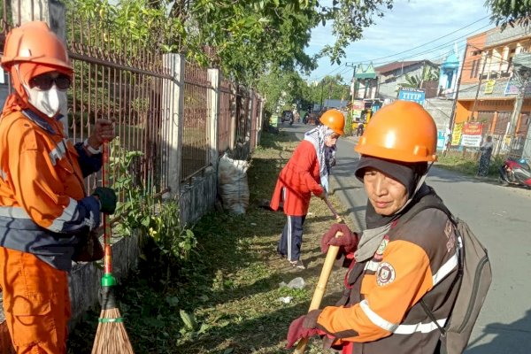 Tinjau Kerja Bakti di Longwis Kelurahan Berua, Ini Harapan Camat Biringkanaya