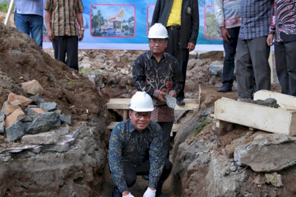 Danny Letakkan Batu Pertama Pembangunan Kantor Klasis Makassar dan Gereja Toraja