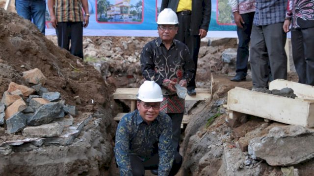 Danny Letakkan Batu Pertama Pembangunan Kantor Klasis Makassar dan Gereja Toraja