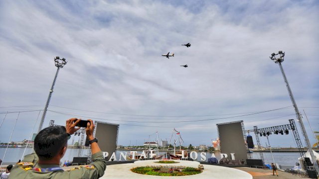 Sehari Jelang Makassar F8, Koopsud II Gelar Latihan Pembukaan Terjunkan Tiga Sukhoi