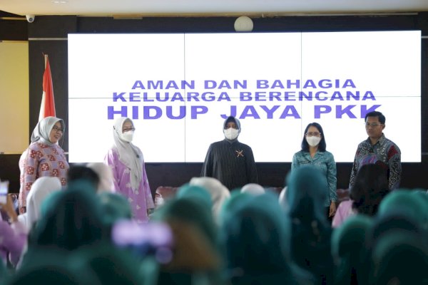 Indira Jusuf Ismail Tekankan Pentingnya Kebersihan di SMEP Biringkanaya