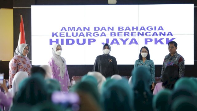 Indira Jusuf Ismail Tekankan Pentingnya Kebersihan di SMEP Biringkanaya