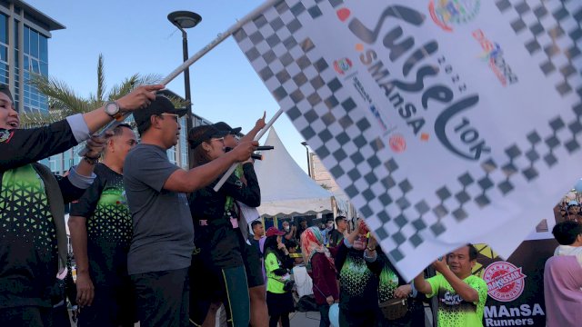 Kibaran Bendera Danny Pomanto Lepas Peserta Sulsel SMANSA 10K 2022