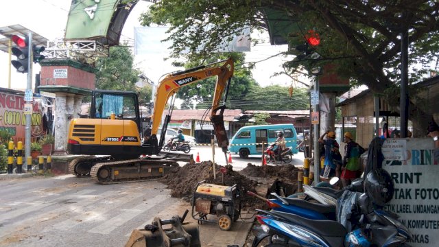 Pipa Induk Bocor di Tengah Jalan Goa Ria, PDAM Sampaikan Permohonan Maaf