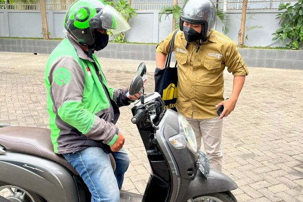 Program Ojol Day, Staf Dispar Makassar Ramai-ramai Gunakan Ojol