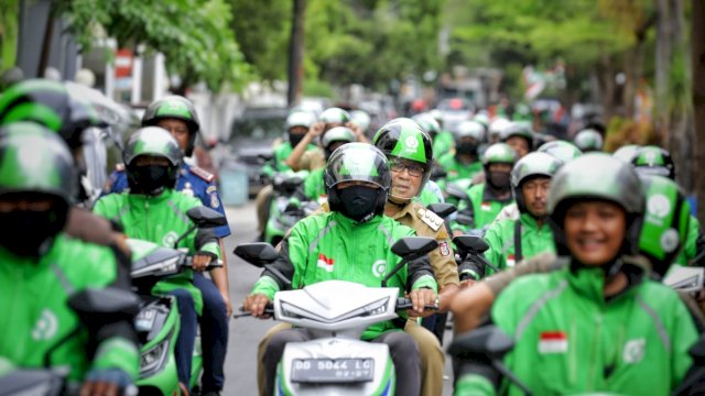 Ojol Day, Danny Pomanto Manfaatkan Tiga Layanan Ojol