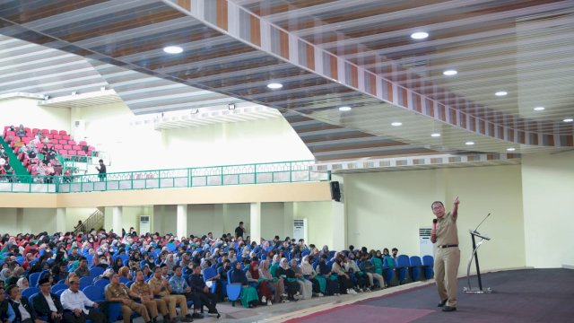 Orasi Ilmiah Danny Pomanto Bakar Semangat 1.200 Mahasiswa KPM IAIN Pare &#8211; Pare