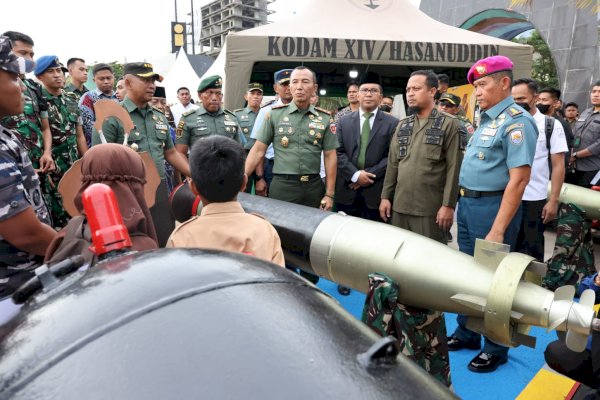 Wali Kota Makassar Bersama Pangdam XIV/Hasanuddin Buka Pameran Alutsista TNI