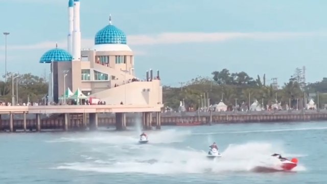 Atlet Jet Ski Brunai Darussalam dan Malaysia Meriahkan Parade Jet Ski Pembukaan Makassar F8