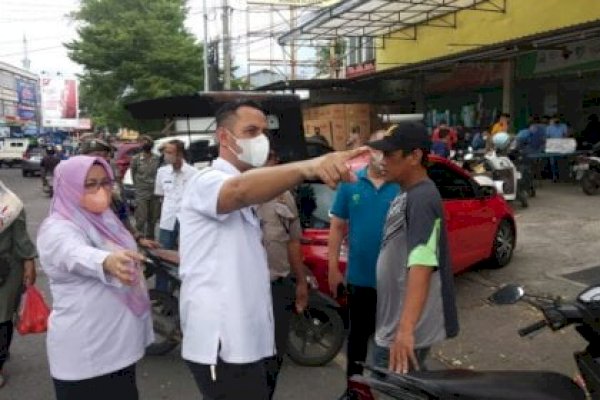 Sebabkan Macet, Sekcam Bontoala Tegur Jukir Toko di Wajo Baru