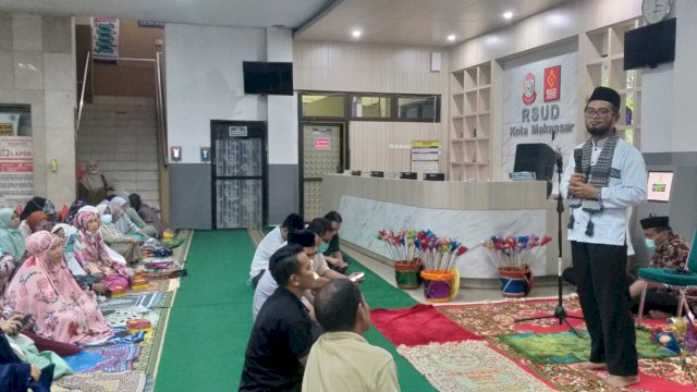 Tingkatkan IMTAQ, RSUD Kota Makassar Gelar Pengajian Bulanan dan Shalat Ashar Berjamaah