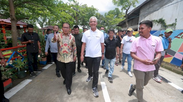 Danny-Ganjar Panen Cabai dan Ikan Nila di Lorong Wisata Sydney