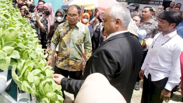 Bawa Tamu Mancanegara, Danny Pomanto Tunjukkan Partisipasi Warga di Longwis  