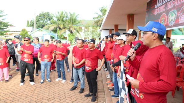 Danny Pomanto Lepas Peserta Jalan Sehat IKA Unhas Gowa