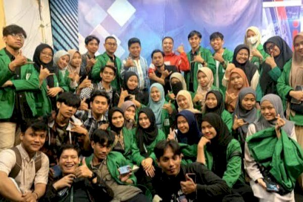 Kuliah Lapangan dengan Kunjungi TV Nasional, Mahasiswa KPI UIN Praktik Siaran