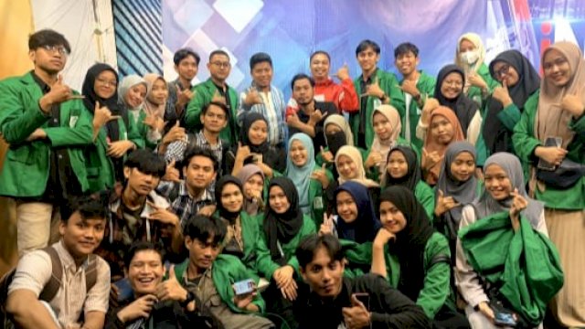 Kuliah Lapangan dengan Kunjungi TV Nasional, Mahasiswa KPI UIN Praktik Siaran