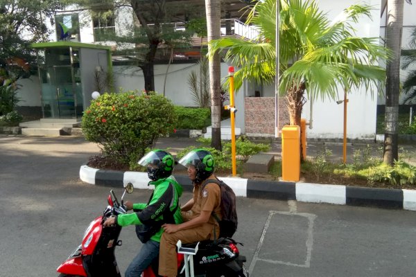 Aksi Kasubag Humas DPRD Makassar Saat Ojol Day Tertangkap Kamera