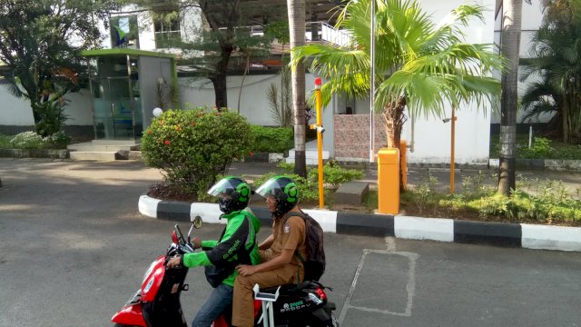 Aksi Kasubag Humas DPRD Makassar Saat Ojol Day Tertangkap Kamera