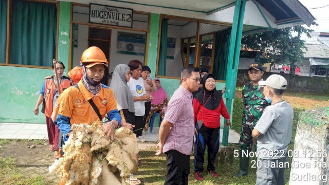 Sabtu Bersih, Camat Biringkanaya Ikut Kerja Bakti di Kelurahan Bakung