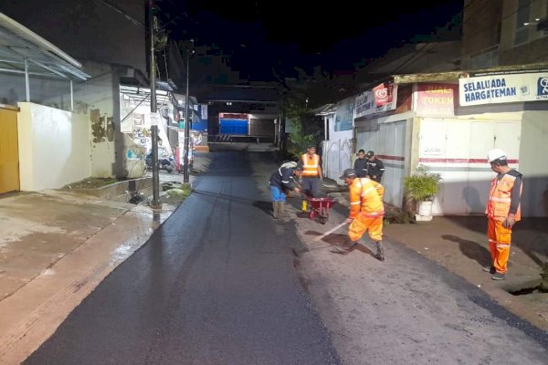 Dinas PU Makassar Aspal Kompleks Makkio Baji, Warga: Terimakasih Pak Walikota Jalannya Sudah Mulus