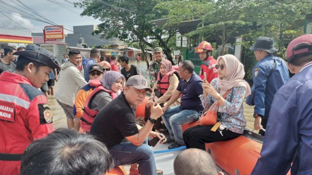 Dampingi Wakil Walikota, Kadis PU Makassar Siagakan Personil dan Peralatan Serta Kendaraan di Titik Banjir