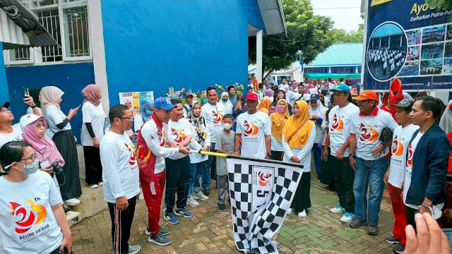 Akhir Pekan, Rudianto Lallo Jalan Sehat Bersama Ratusan Alumni SMPN 36 Makassar