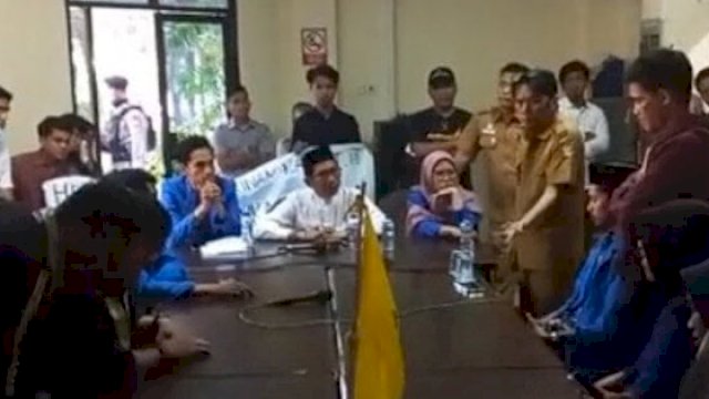 Legislator Makassar Sambut Aspirasi Mahasiswa, Tolak Rel KA At Grade