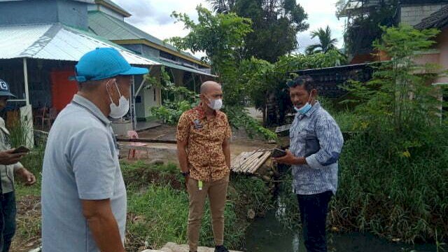 Akomodasi Keluhan Warga, Camat Tamalanrea Pantau Saluran Air di NTI