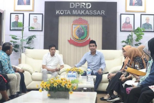 Ketua DPRD Terima Aspirasi Eks Tenaga Pendidik