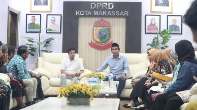 Ketua DPRD Terima Aspirasi Eks Tenaga Pendidik