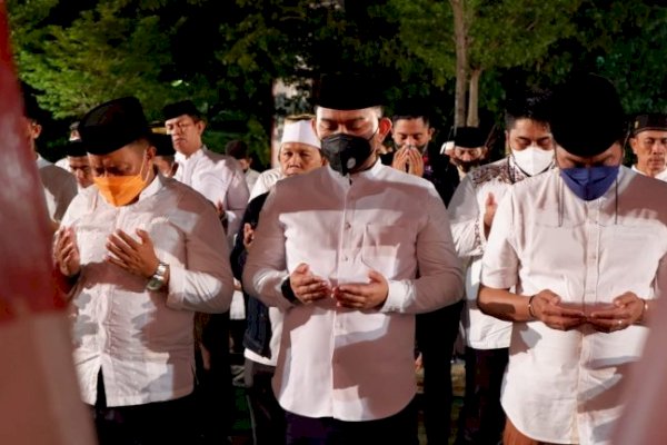 Camat dan Lurah se-Kecamatan Ujung Pandang Shalat Subuh Berjamaah