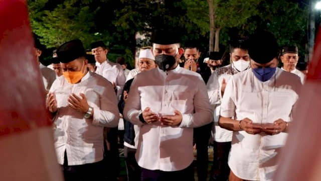 Camat dan Lurah se-Kecamatan Ujung Pandang Shalat Subuh Berjamaah