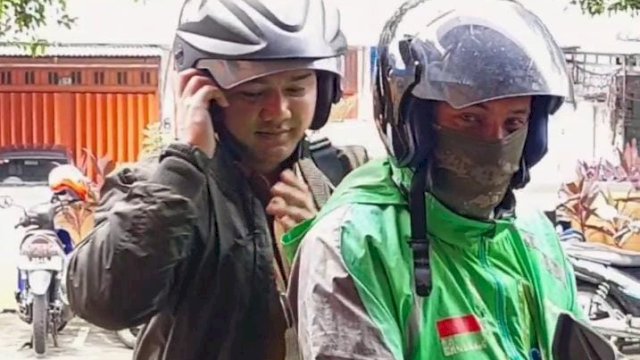 Ramaikan Ojol Day, Camat Ujung Pandang Gunakan Ojek