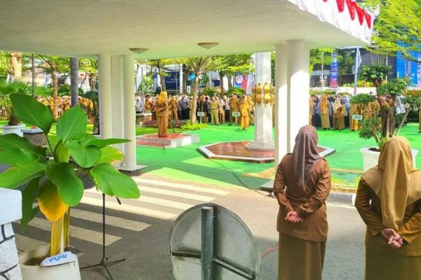 Kepala Diskop dan UKM Pimpin Apel Pagi di Balaikota Makassar