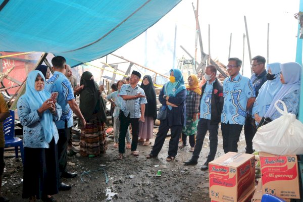 Perumda Air Minum Kota Makassar Sambangi Korban Kebakaran di Biring Romang Manggala