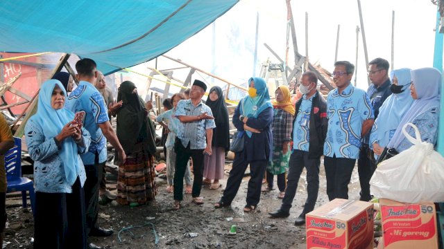 Perumda Air Minum Kota Makassar Sambangi Korban Kebakaran di Biring Romang Manggala