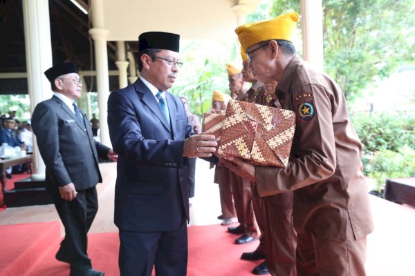 Peringati Korban 40 Ribu Jiwa, Pemkot Makassar Serahkan Bantuan Ke Legiun Veteran