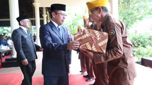 Peringati Korban 40 Ribu Jiwa, Pemkot Makassar Serahkan Bantuan Ke Legiun Veteran