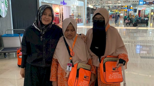 Fatmawati Rusdi Berangkatkan Umrah Qoriah Tunanetra Asal Kabupaten Sidrap