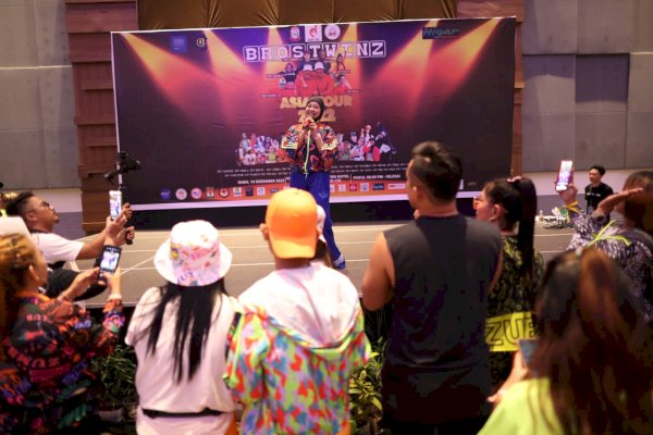 Fatmawati Rusdi Buka Acara Zumba Party Tour Asian Brother Twinz 2022 Kota Makassar