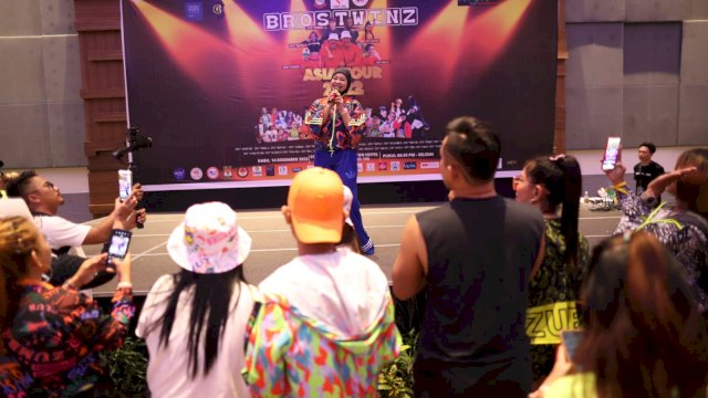 Fatmawati Rusdi Buka Acara Zumba Party Tour Asian Brother Twinz 2022 Kota Makassar