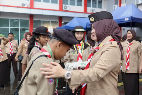 Diguyur Hujan, Fatmawati Rusdi Semangati Peserta Lomba LT II Kwartir Cabang Panakukkang