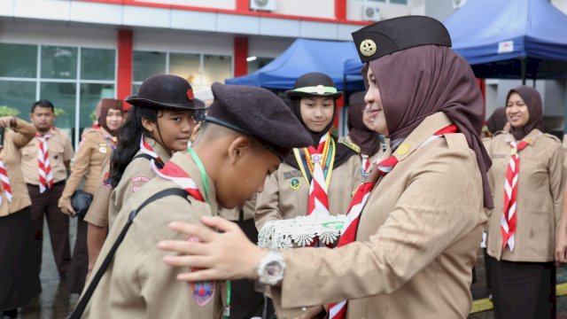 Diguyur Hujan, Fatmawati Rusdi Semangati Peserta Lomba LT II Kwartir Cabang Panakukkang