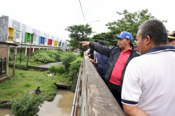 Wali Kota Danny Pantau Efek Pasang Sungai, Pastikan Aliran Air Stabil