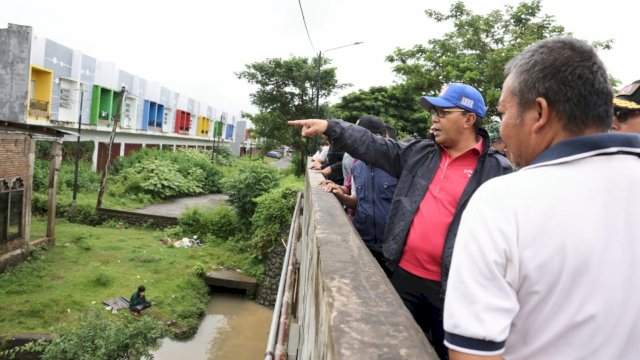 Wali Kota Danny Pantau Efek Pasang Sungai, Pastikan Aliran Air Stabil