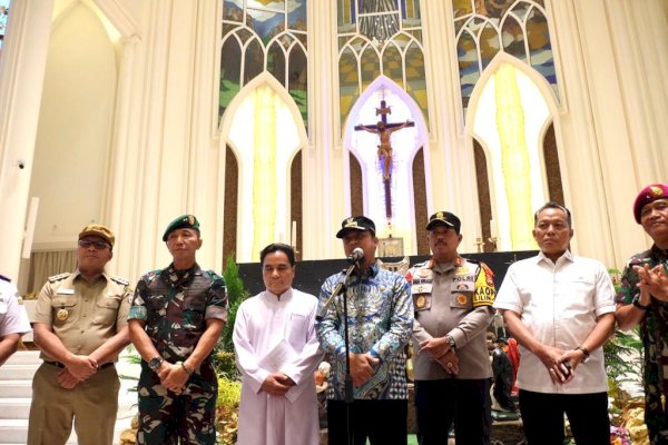 Danny Pomanto Pantau Pengamanan Misa Malam Natal di Dua Gereja