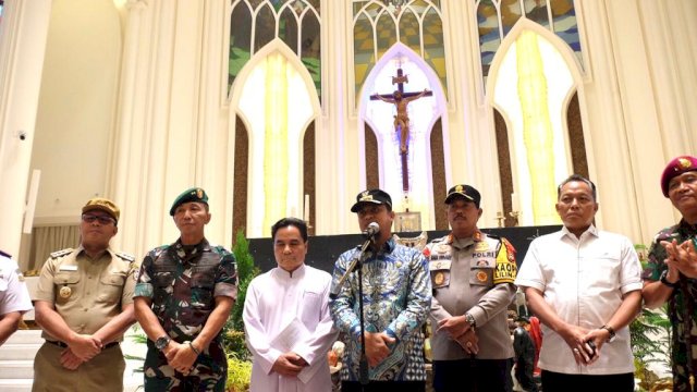 Danny Pomanto Pantau Pengamanan Misa Malam Natal di Dua Gereja